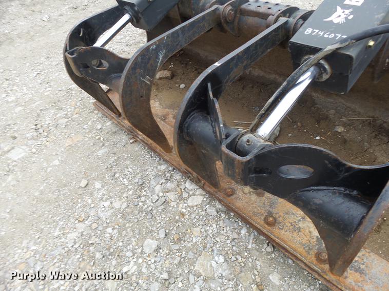 image for item DB9841 2011 Bobcat GRPL74 grapple bucket