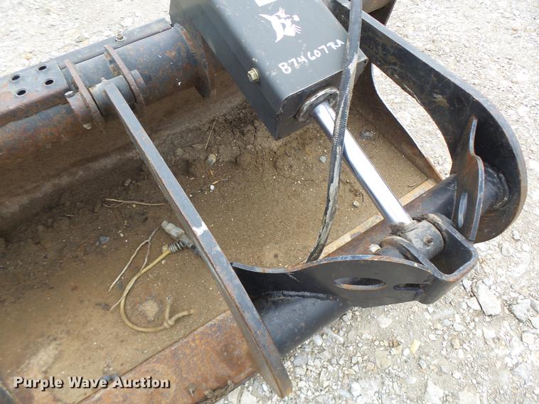 image for item DB9841 2011 Bobcat GRPL74 grapple bucket