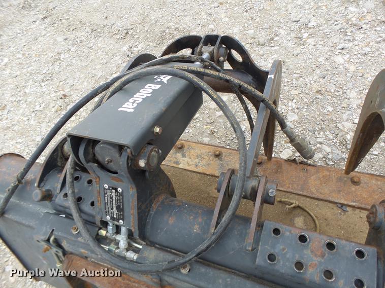 image for item DB9841 2011 Bobcat GRPL74 grapple bucket