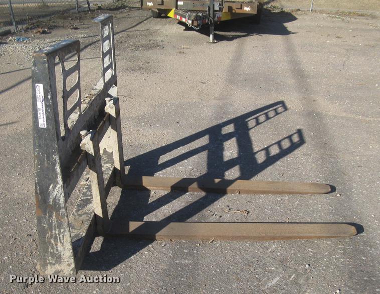 image for item DL9772 Skid steer pallet forks