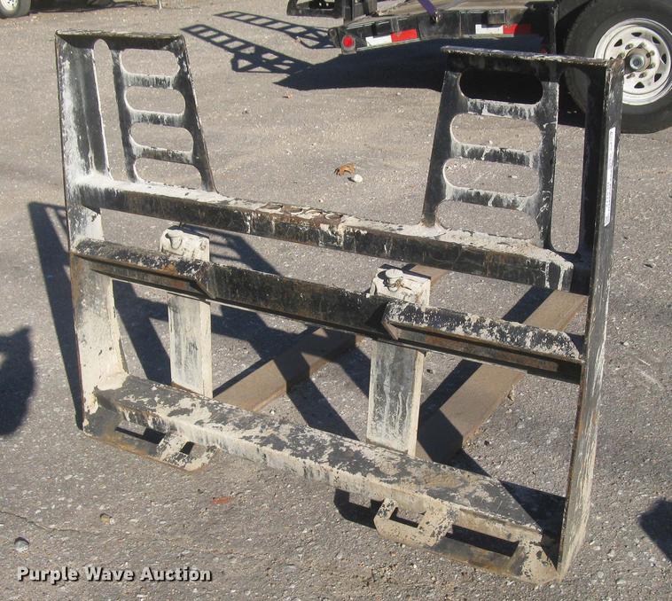 image for item DL9772 Skid steer pallet forks