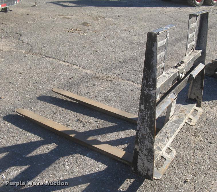 image for item DL9772 Skid steer pallet forks
