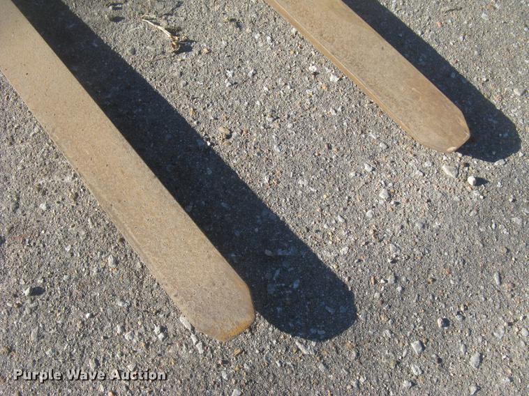 image for item DL9772 Skid steer pallet forks