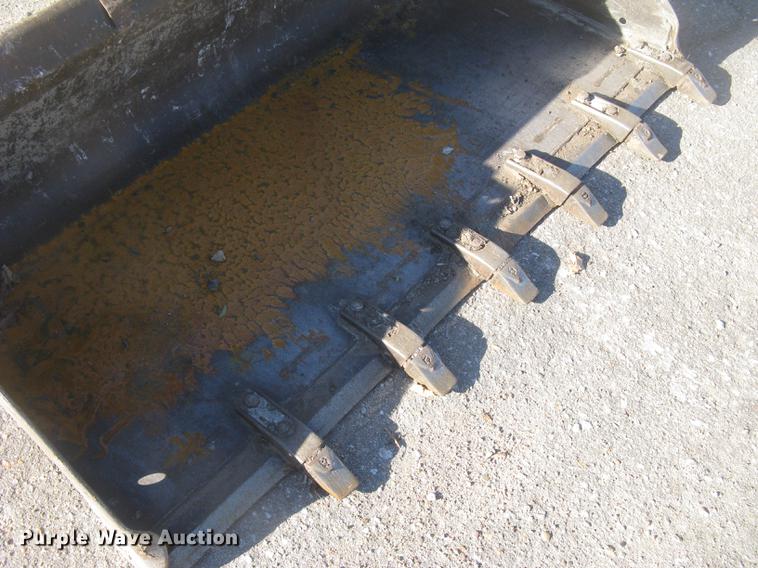image for item DL9773 Bobcat low profile skid steer bucket