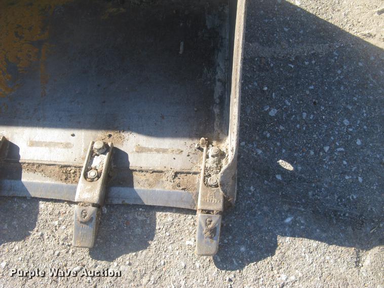image for item DL9773 Bobcat low profile skid steer bucket