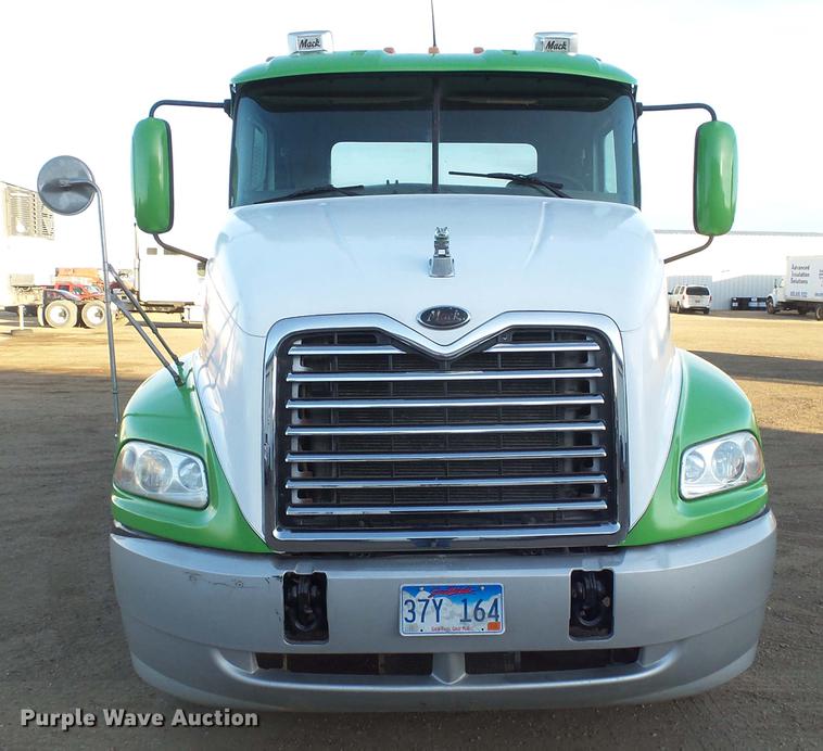 image for item DX9026 2003 Mack CX13 Vision semi truck