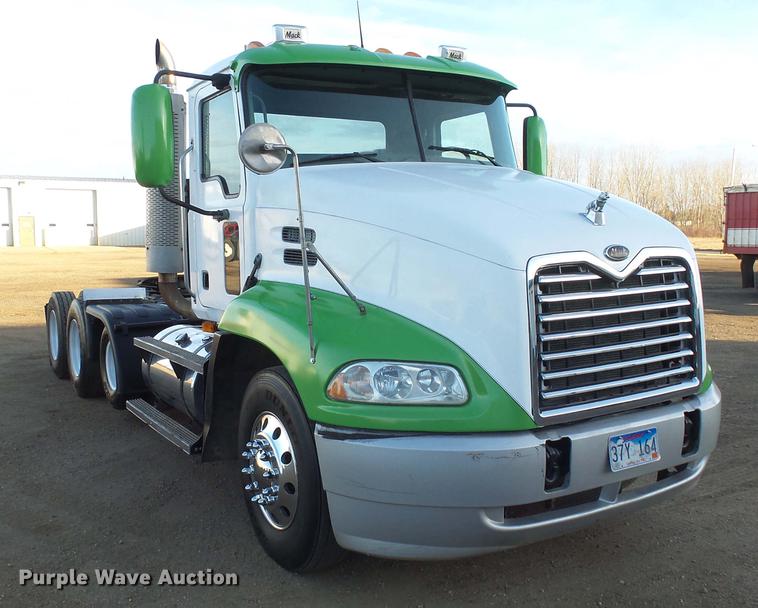 image for item DX9026 2003 Mack CX13 Vision semi truck