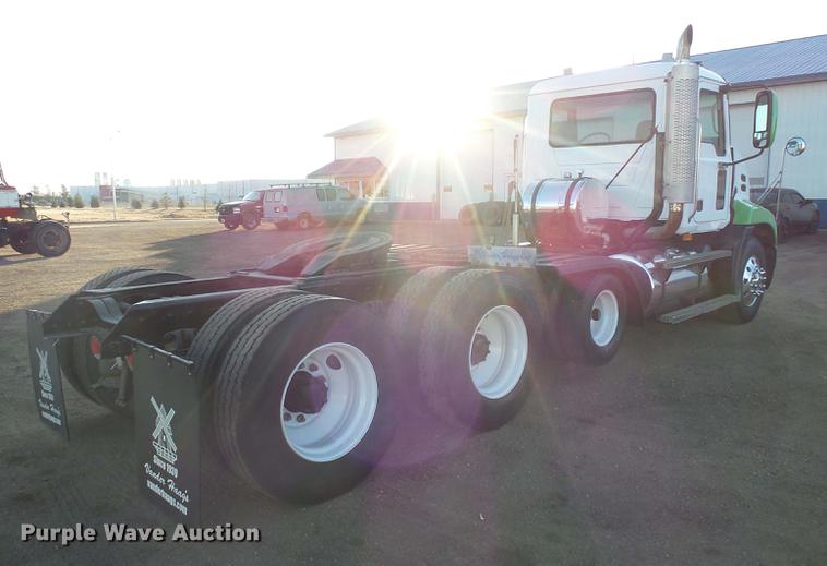 image for item DX9026 2003 Mack CX13 Vision semi truck
