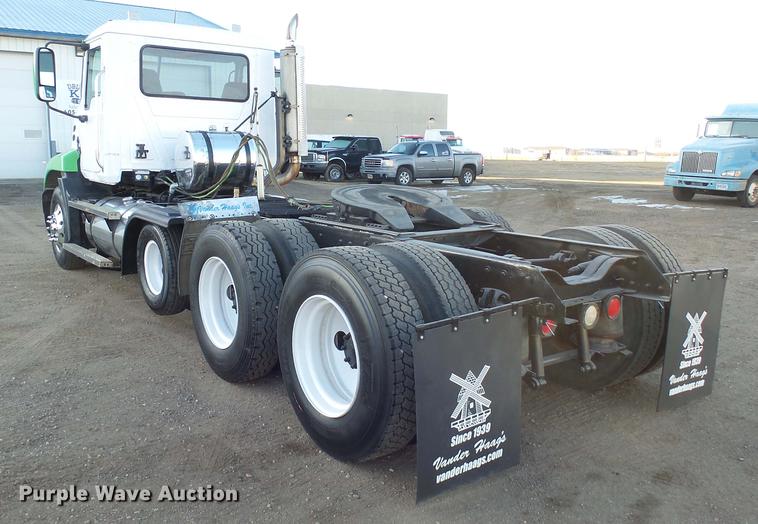 image for item DX9026 2003 Mack CX13 Vision semi truck