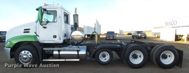 image for item DX9026 2003 Mack CX13 Vision semi truck