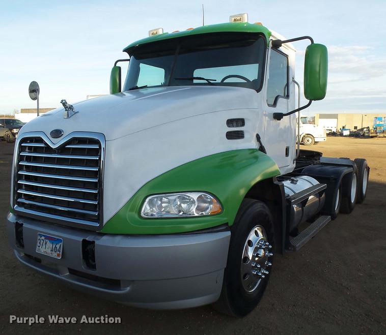 image for item DX9026 2003 Mack CX13 Vision semi truck