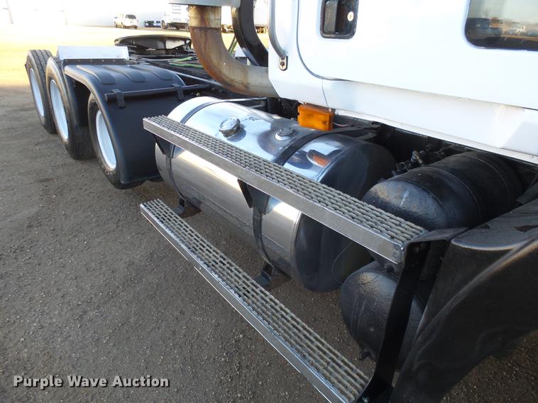 image for item DX9026 2003 Mack CX13 Vision semi truck