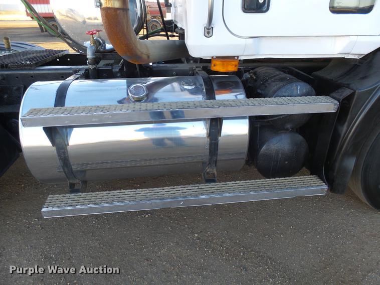 image for item DX9026 2003 Mack CX13 Vision semi truck