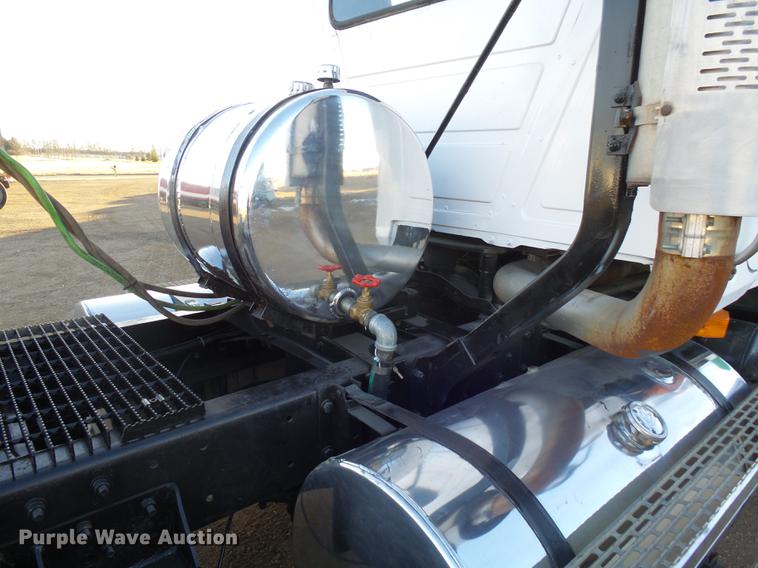 image for item DX9026 2003 Mack CX13 Vision semi truck