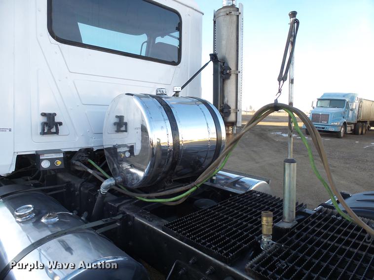 image for item DX9026 2003 Mack CX13 Vision semi truck