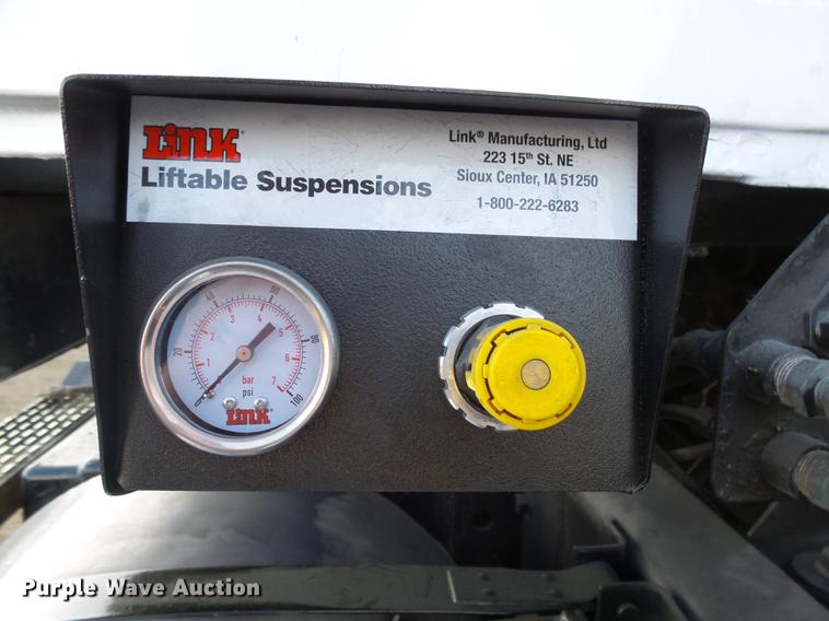 image for item DX9026 2003 Mack CX13 Vision semi truck