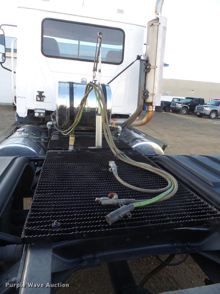 image for item DX9026 2003 Mack CX13 Vision semi truck