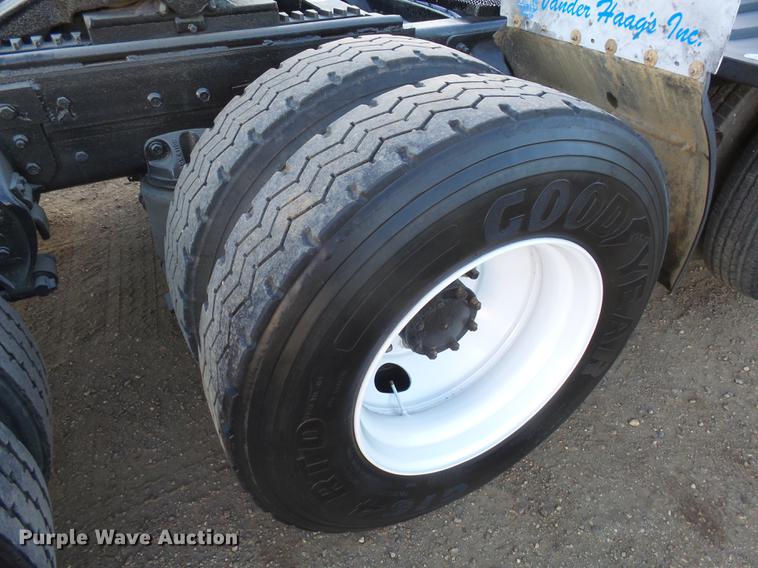 image for item DX9026 2003 Mack CX13 Vision semi truck