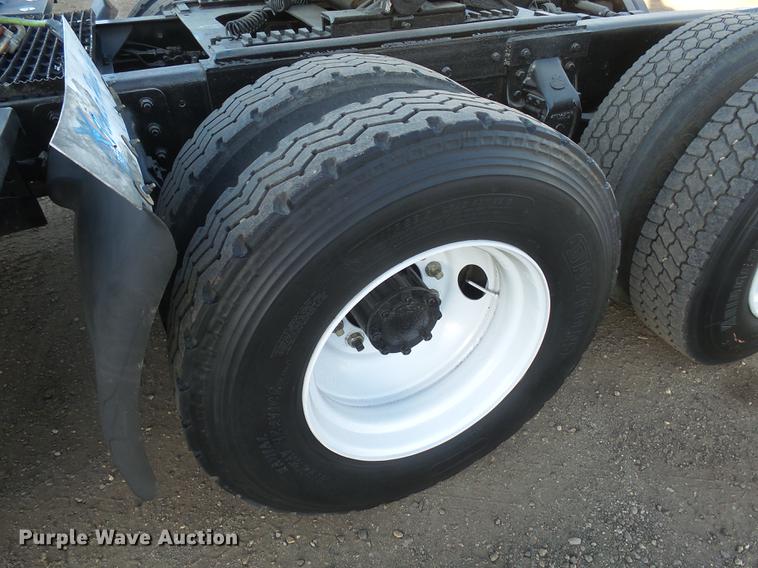 image for item DX9026 2003 Mack CX13 Vision semi truck