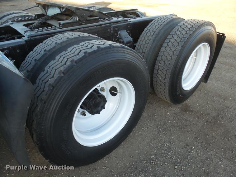 image for item DX9026 2003 Mack CX13 Vision semi truck