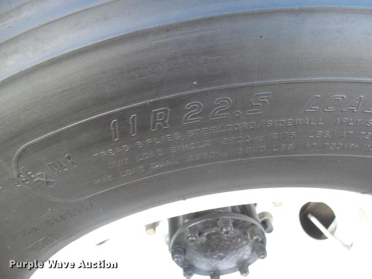 image for item DX9026 2003 Mack CX13 Vision semi truck