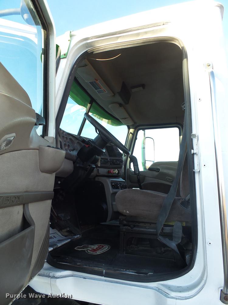 image for item DX9026 2003 Mack CX13 Vision semi truck