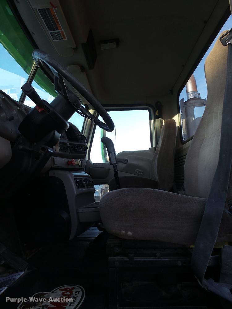 image for item DX9026 2003 Mack CX13 Vision semi truck