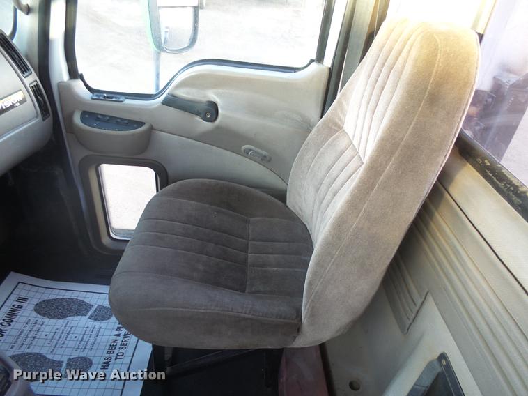 image for item DX9026 2003 Mack CX13 Vision semi truck