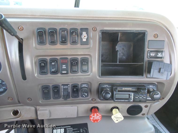 image for item DX9026 2003 Mack CX13 Vision semi truck