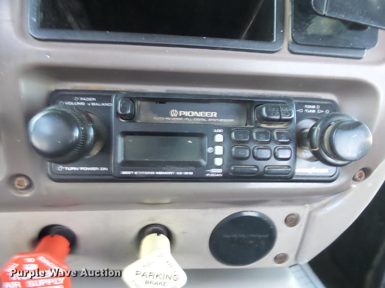 image for item DX9026 2003 Mack CX13 Vision semi truck