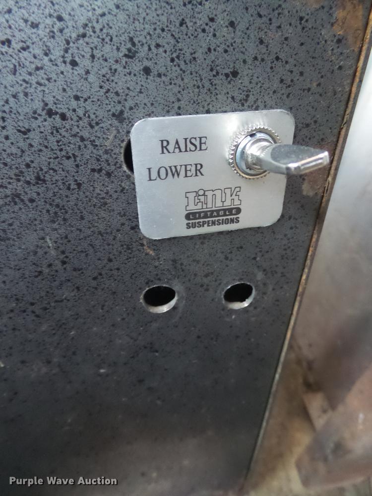 image for item DX9026 2003 Mack CX13 Vision semi truck