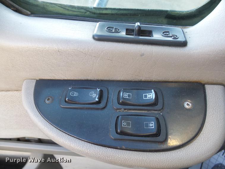 image for item DX9026 2003 Mack CX13 Vision semi truck