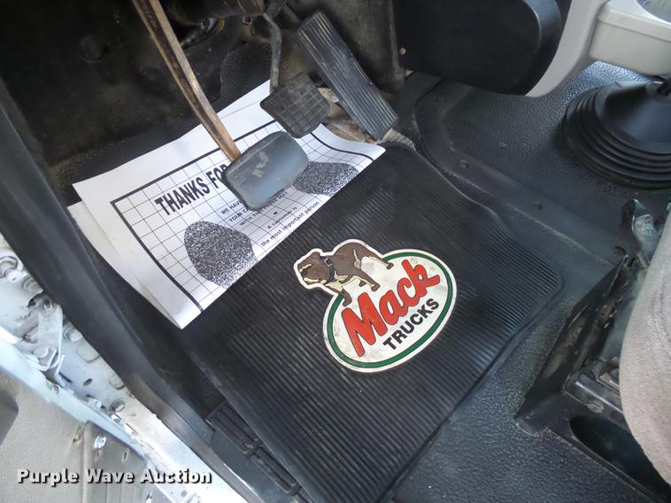 image for item DX9026 2003 Mack CX13 Vision semi truck