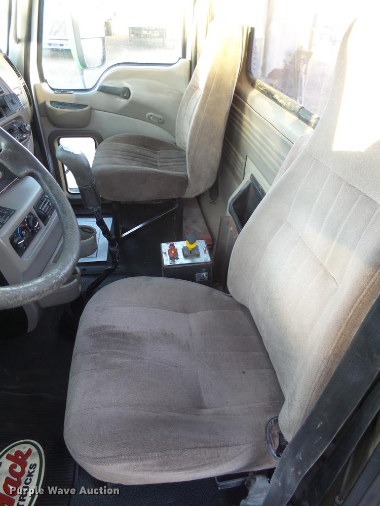 image for item DX9026 2003 Mack CX13 Vision semi truck