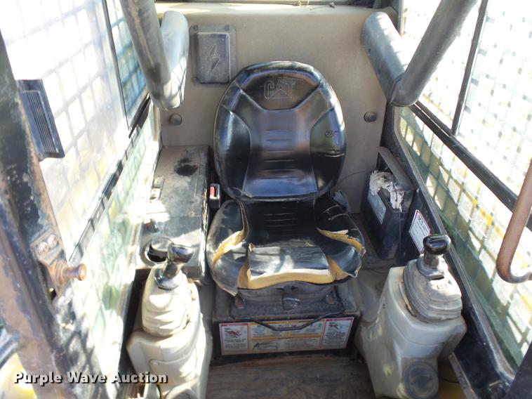image for item DX9334 2004 Caterpillar 277B skid steer