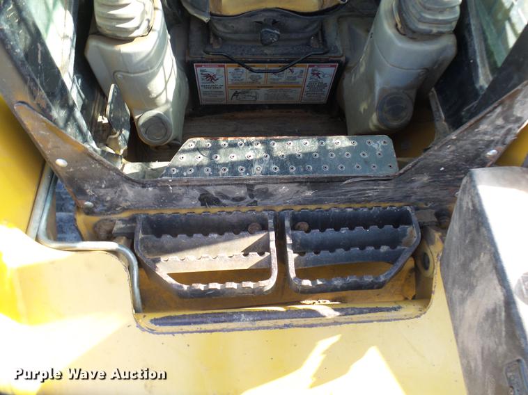 image for item DX9334 2004 Caterpillar 277B skid steer