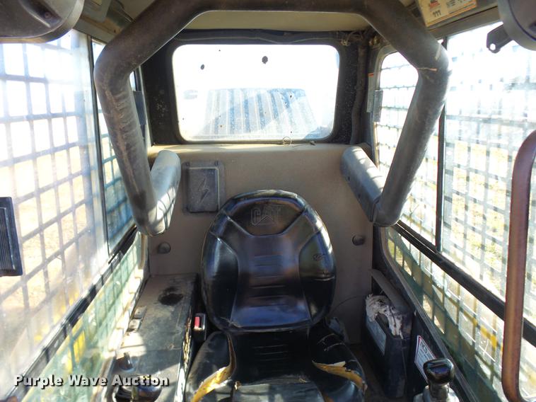 image for item DX9334 2004 Caterpillar 277B skid steer