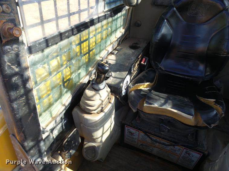 image for item DX9334 2004 Caterpillar 277B skid steer