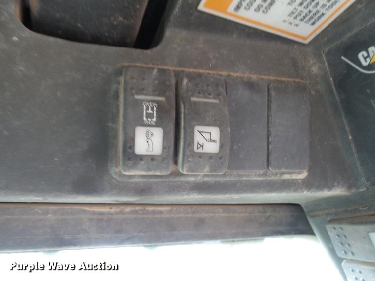 image for item DX9334 2004 Caterpillar 277B skid steer