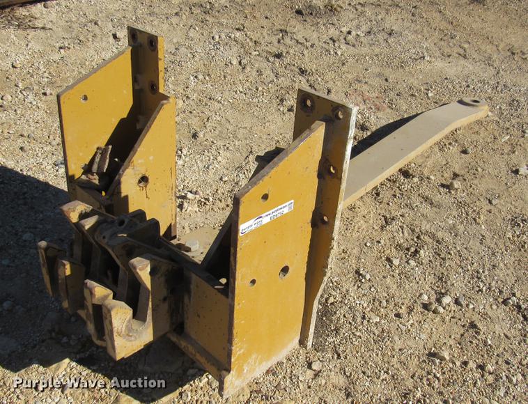 Reynolds scraper hitch in Schwertner, TX Item ED9752 sold Purple Wave