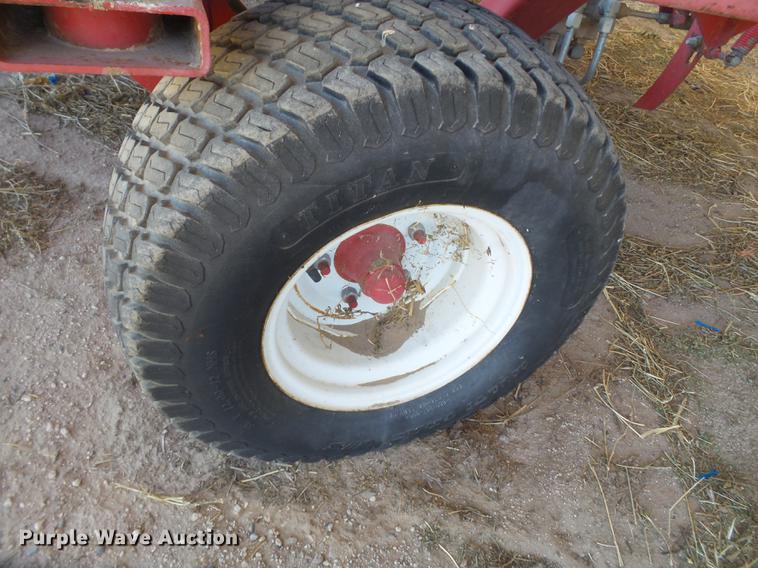 image for item BJ9905 Hoelscher 1000 hay accumulator