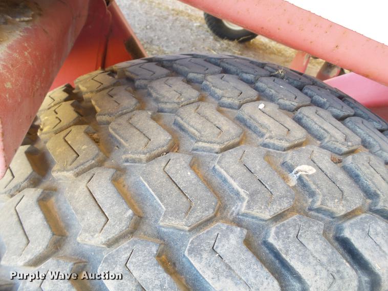 image for item BJ9905 Hoelscher 1000 hay accumulator