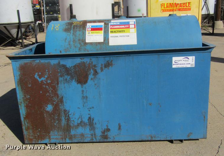 image for item DC0012 Waste oil tank with enclosure