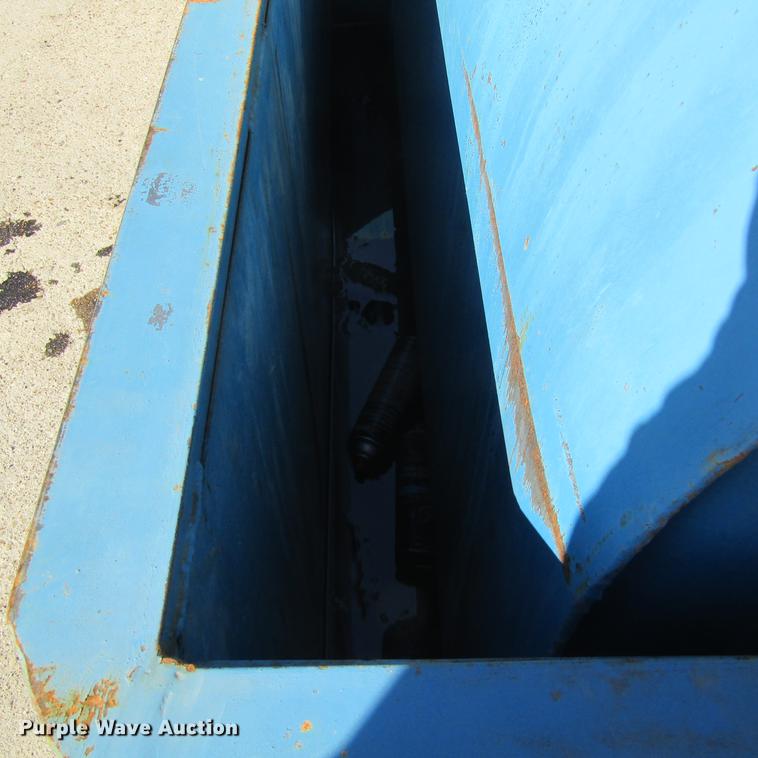 image for item DC0012 Waste oil tank with enclosure