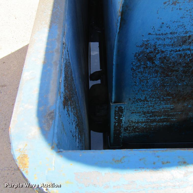 image for item DC0012 Waste oil tank with enclosure