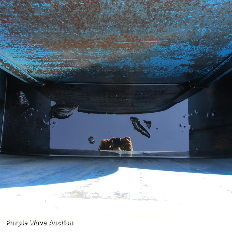 image for item DC0012 Waste oil tank with enclosure