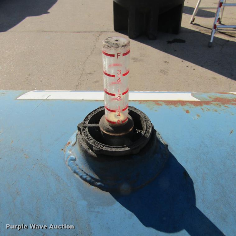 image for item DC0012 Waste oil tank with enclosure