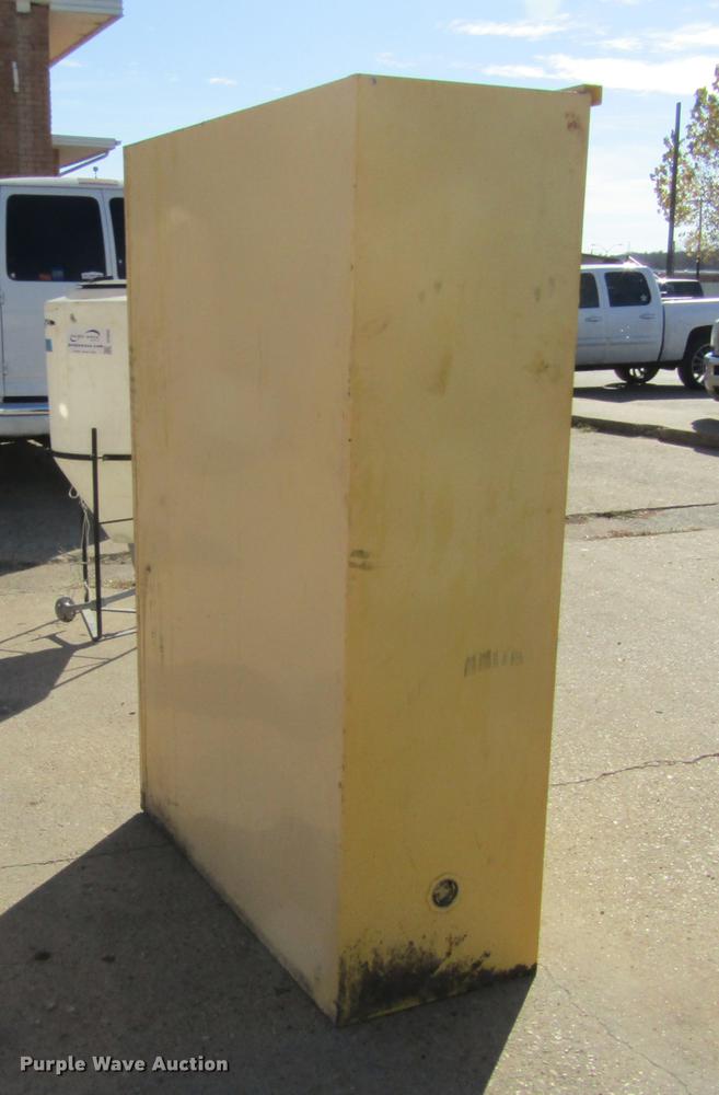 image for item DC0015 Metal storage cabinet