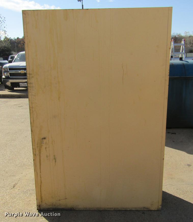 image for item DC0015 Metal storage cabinet