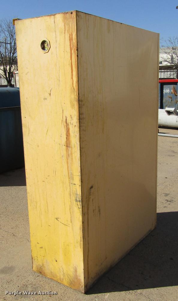 image for item DC0015 Metal storage cabinet